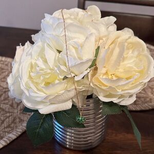 Elegant Cream Floral Arrangement with Green Pendant